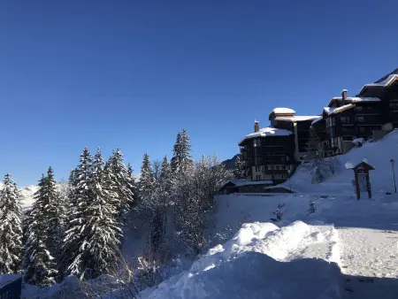Studio rénové au pied des pistes avec terrasse - Photo 11