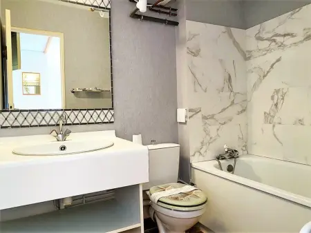 Studio cabine 4 pers avec piscine, tennis et accès direct plage - Bormes-les-Mimosas - Photo 9