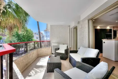 DB-7-JAURES, Appartement de standing avec balcon - 2CH/6P - Cannes - Photo 2