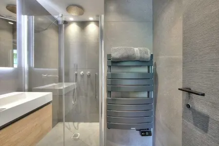 DB-7-JAURES, Appartement de standing avec balcon - 2CH/6P - Cannes - Photo 23