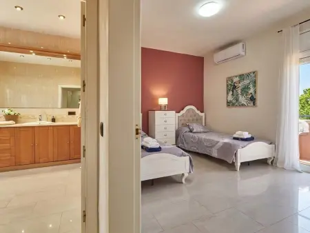 Grande villa 6 ch, piscine privée, spa, proche de Sitges - Photo 18