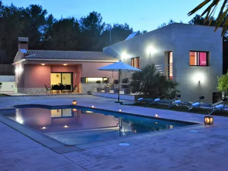 Villa confortable avec piscine privée, clim, Wi-Fi, parking, près de Sitges - Photo 3