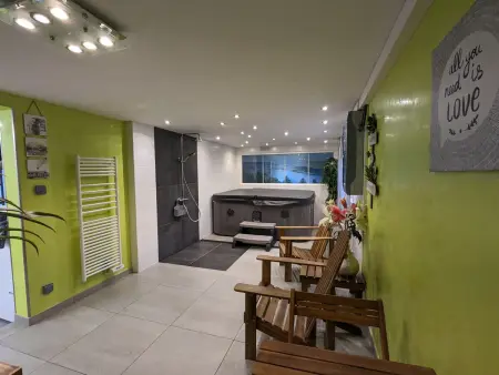 Chalet spacieux avec sauna, spa et baby-foot, proche stations de ski - Photo 1