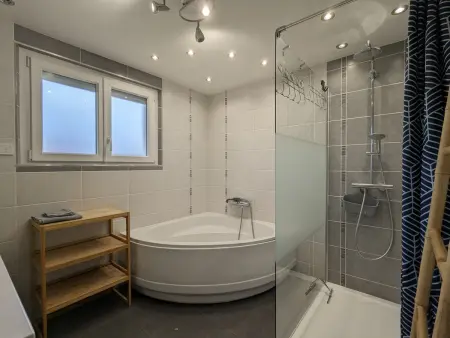 Chalet spacieux avec sauna, spa et baby-foot, proche stations de ski - Photo 17