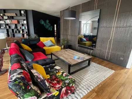 Appartement bourgeois et moderne au cœur d'Épinal, idéal pour découvrir la ville - Photo 3