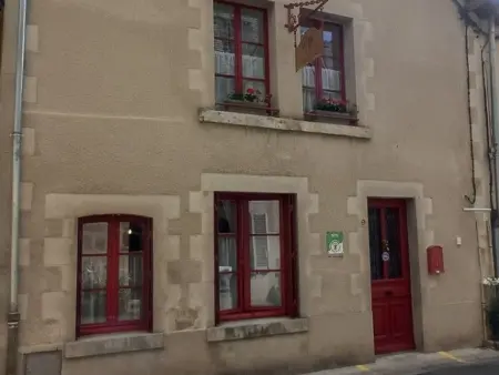 Maison médiévale en Berry avec cour privative et tout inclus - Photo 1