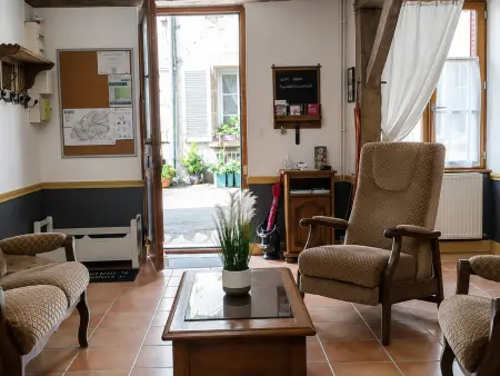 Maison médiévale en Berry avec cour privative et tout inclus - Photo 2