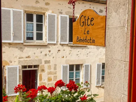 Maison médiévale en Berry avec cour privative et tout inclus - Photo 3