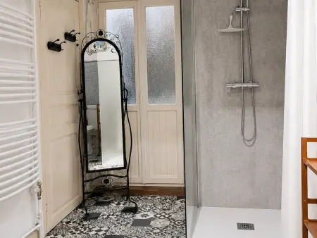 Maison médiévale en Berry avec cour privative et tout inclus - Photo 10