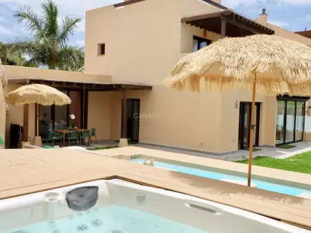 Maison de Luxe avec Piscine Privée, Jacuzzi et Golf - Photo 4