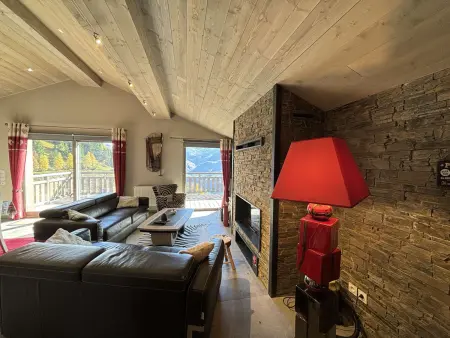 Appartement moderne 5 pièces, proche des pistes avec cheminée, terrasse, parking et bois inclus - Photo 1