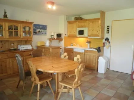 Appartement lumineux avec balcon, 2 chambres, proche des pistes - Photo 2