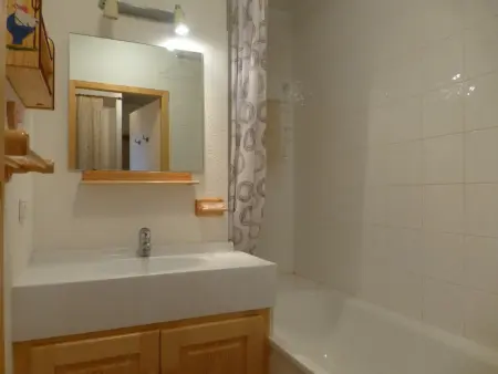 Appartement lumineux avec balcon, 2 chambres, proche des pistes - Photo 6