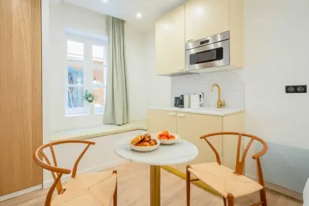 AM-14-FENIERS-1, Studio au coeur de St Tropez - Photo 6