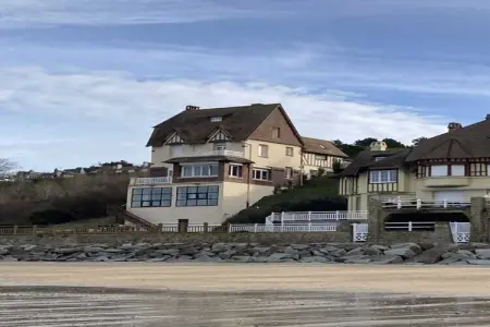 MR-MADELINE, Somptueuse demeure pieds dans l'eau à 10min Casino - Photo 27