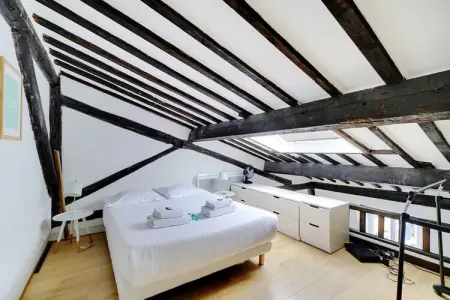 RH-3-ARQUEBUSIERS, Parisian charm in the heart of the Marais ! - Photo 2