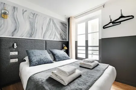 JT-14-MONTCENIS-1D, Studio Chaleureux avec Clim - Proche Montmartre - Photo 1