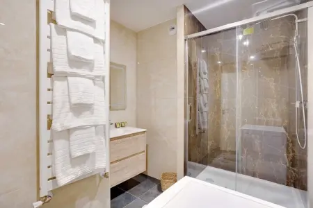 ES-131-GUESDE-201, Appartement élégant et raffiné - Levallois-Perret - Photo 12