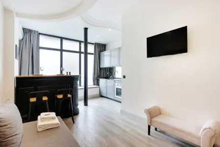 BZ-129-CHARONNE-RDC, Modern apartment - 1BR/2P - Place Voltaire - Photo 1
