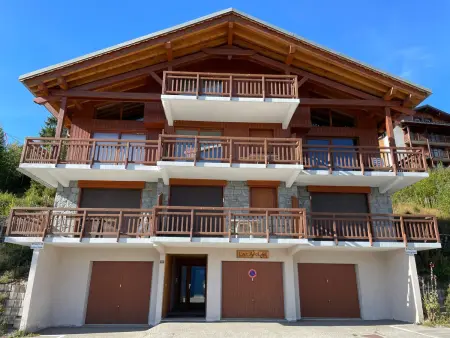 Appartement chaleureux avec balcon et parking privé - Photo 11
