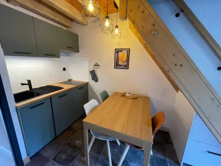 Charmant duplex rénové, terrasse sud, 2 chambres, près des commerces - Photo 1