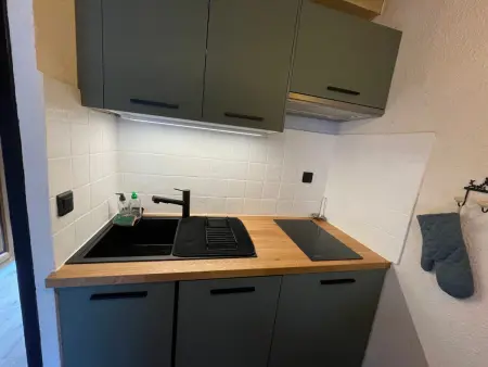 Charmant duplex rénové, terrasse sud, 2 chambres, près des commerces - Photo 3