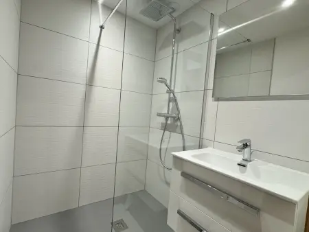 Appartement cosy au pied des pistes avec parking privatif - Photo 3