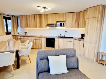 Charmant appartement au cœur de Montalbert avec balcon et parking privé, proche des pistes - Photo 2