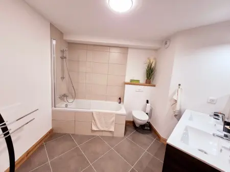Charmant appartement au cœur de Montalbert avec balcon et parking privé, proche des pistes - Photo 8