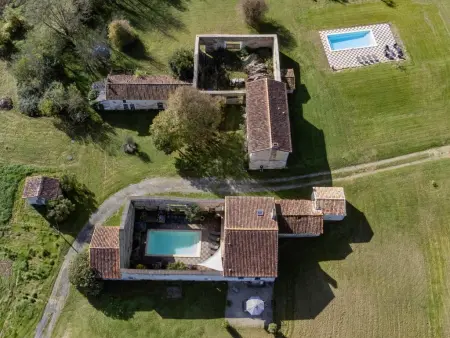 Les Ecures 1, Maison de campagne + piscine et vue chateau - Photo 2