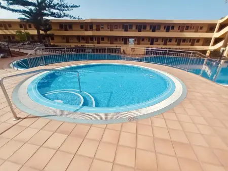 Appartement ensoleillé à la plage avec piscine et parking privatif - Photo 1