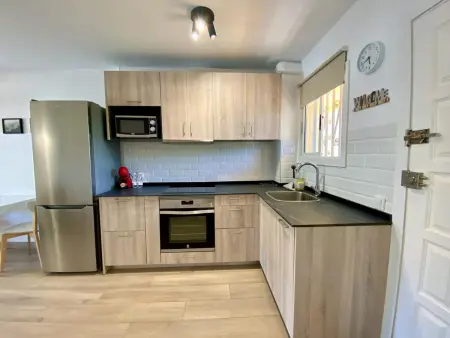 Appartement ensoleillé à la plage avec piscine et parking privatif - Photo 8