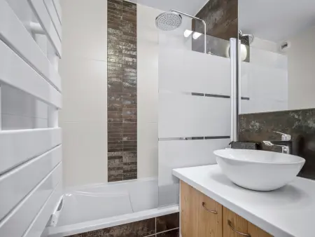 Appartement moderne proche centre et pistes avec WIFI - Photo 9