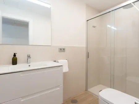 Appartement moderne près de la plage, Wi-Fi gratuit, parking - Photo 19