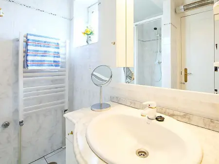 Maison B&B lumineuse agréablement agencée dans cadre verdoyant  - Photo 9