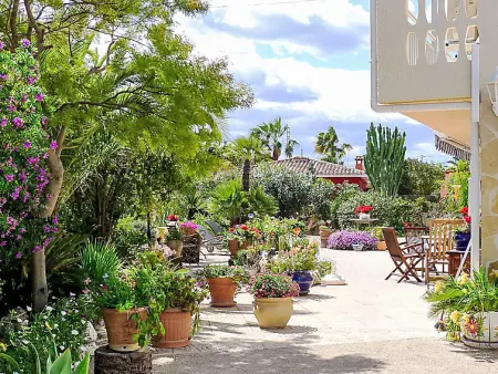 Maison B&B lumineuse agréablement agencée dans cadre verdoyant  - Photo 14