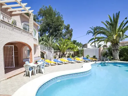 Villa Amber, petit havre de paix au coeur d’un jardin fleuri et ensoleillé - Photo 1