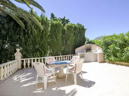 Villa Amber, petit havre de paix au coeur d’un jardin fleuri et ensoleillé - Photo 4