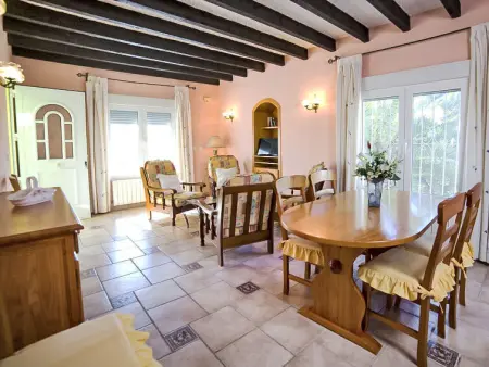 Villa Amber, petit havre de paix au coeur d’un jardin fleuri et ensoleillé - Photo 5