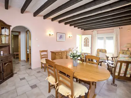 Villa Amber, petit havre de paix au coeur d’un jardin fleuri et ensoleillé - Photo 7