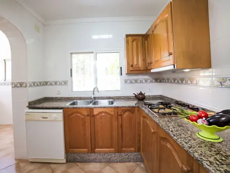 Villa Amber, petit havre de paix au coeur d’un jardin fleuri et ensoleillé - Photo 9