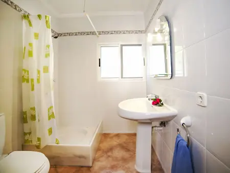 Villa Amber, petit havre de paix au coeur d’un jardin fleuri et ensoleillé - Photo 11