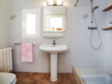 Villa Amber, petit havre de paix au coeur d’un jardin fleuri et ensoleillé - Photo 16