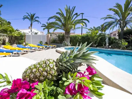 Villa Amber, petit havre de paix au coeur d’un jardin fleuri et ensoleillé - Photo 17