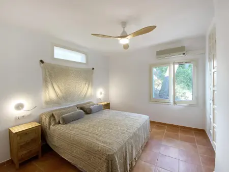 Villa méditerranéenne rénovée près de la plage avec piscine - Photo 14