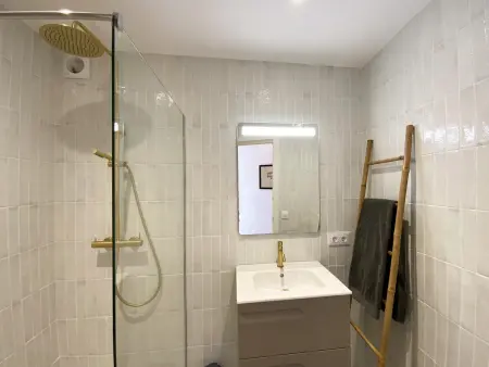 Villa méditerranéenne rénovée près de la plage avec piscine - Photo 17