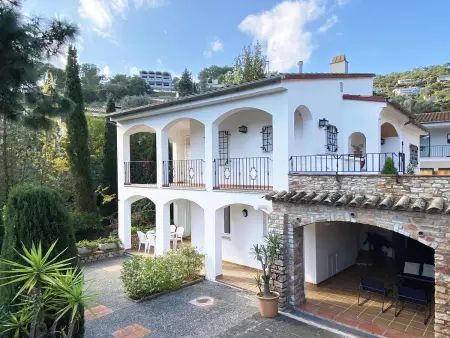 Appartement tranquille à 400m de la plage avec terrasse à Begur - Photo 2