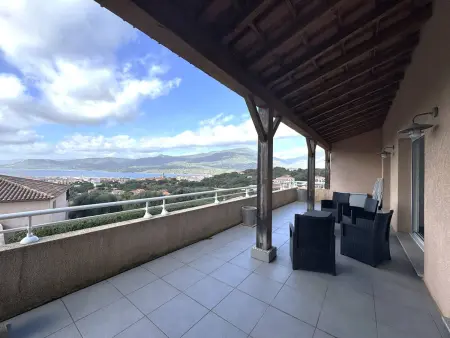 Appartement spacieux avec terrasse, piscine et proximité plages - Photo 2