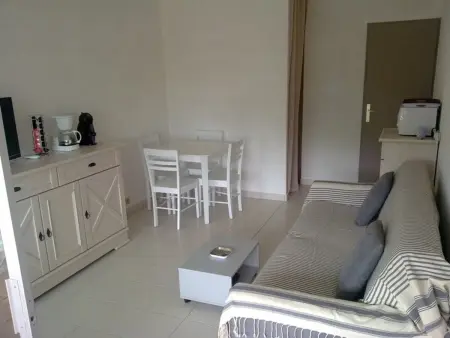 Studio cabine climatisé avec piscine et parking au Grau du Roi - Photo 4