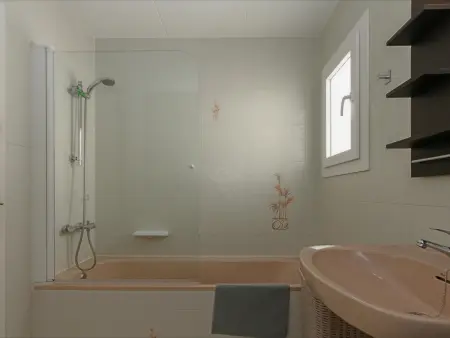 Appartement familial à 200m de la plage avec balcon et WiFi, idéal pour 5 personnes - Photo 14
